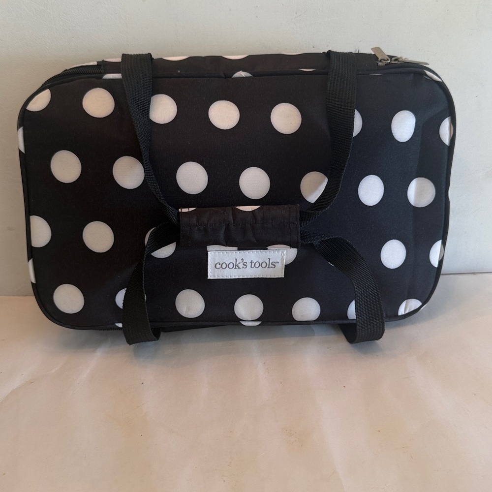 Cooks Tools Black and white rectangle casserole zip close carry case